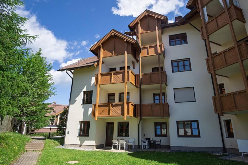 Hundefreundliche Bergwohnung Neben Der Skipiste - Mittelstation Skigebiet Gerlitzen Kanzelhohe Esterno foto